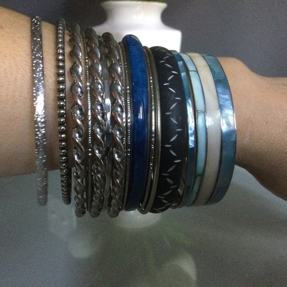 Lot of 17 Bangle Bracelets - Picture 3 of 3